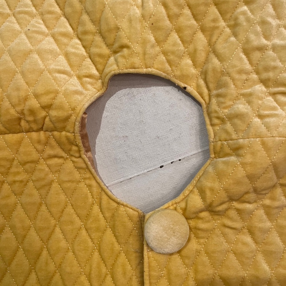 Soft Yellow Quilted velvet Tree Skirt. Gorgeous! Perfect for a pastel
Christmas! - Picture 3 of 7
